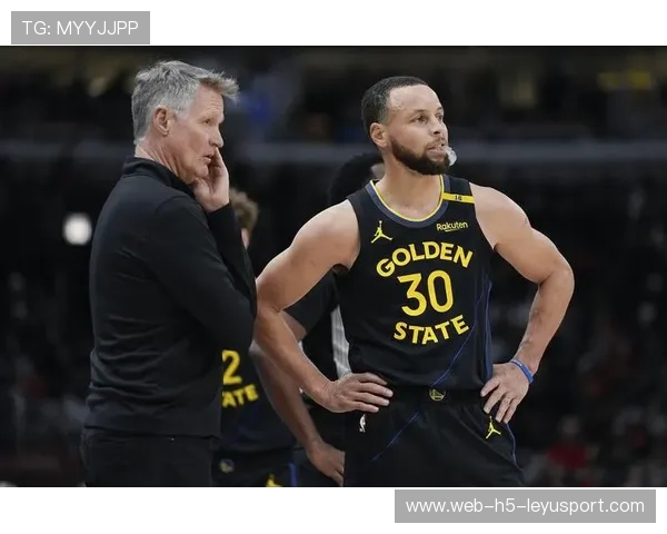 勇士出两大隐患，库里需要注意一点！想背靠背胜国王，三人成关键